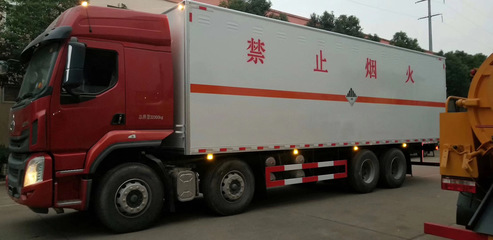 新規(guī)小三軸空氣懸掛危險(xiǎn)品氣瓶廂式運(yùn)輸車(chē) 4S店級(jí)的安全與高效之選