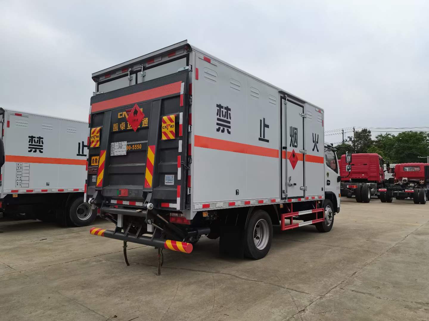 限高架環(huán)境中的移動(dòng)合規(guī)器 在急救車(chē)操作邏輯啟發(fā)下的廂長(zhǎng)故障前安全著陸方案 — JZ-S202 系統(tǒng)可同見(jiàn)于易燃2類(lèi)與3類(lèi)危物貨箱的基礎(chǔ)操作說(shuō)明